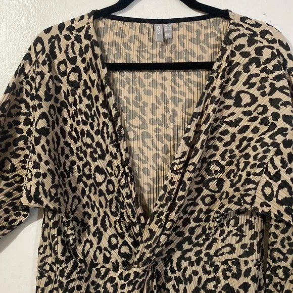 ASOS size 12 pleated leopard plunging neckline dress with a split in front! - Picture 3 of 6
